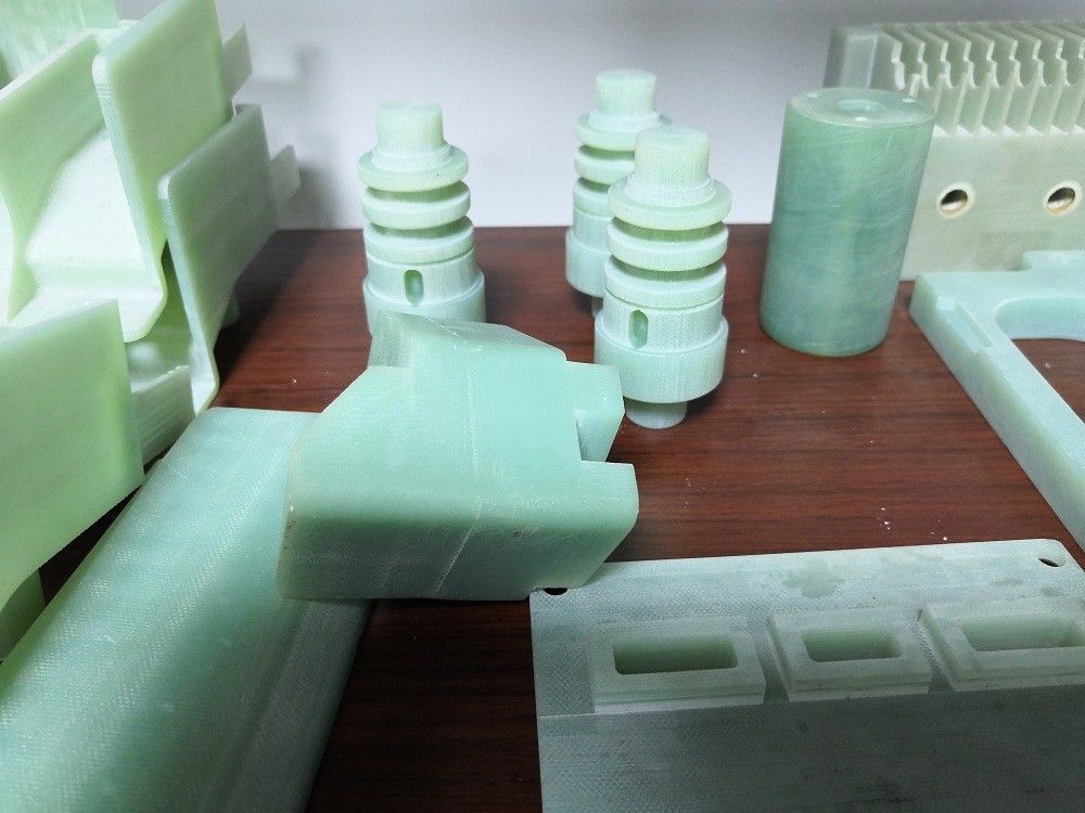 La hoja laminada epóxido verde claro FR-4 del CNC trabajó a máquina piezas